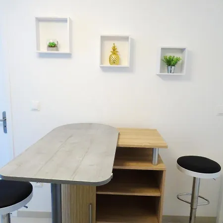 Convivial A Avec Vue Sur *