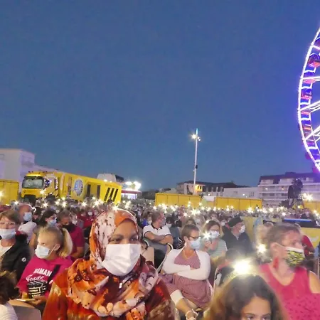 Convivial A Avec Vue Sur Apartament *