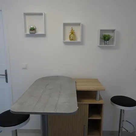 De 2 Avec Vue Sur La Et Balcon Amenage A Appartement *